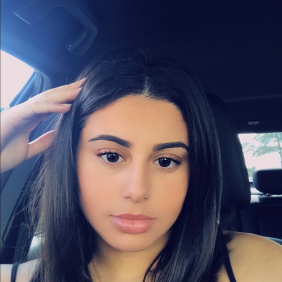 Meet your Posher, Adriana - Picture 1 of 1